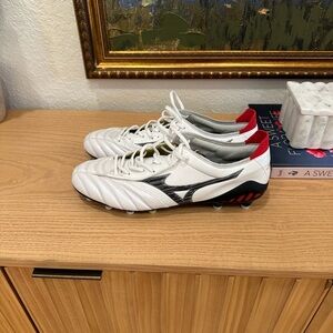 Like New Mizuno Morelia Neo 3 Mens Soccer Cleats Size 10